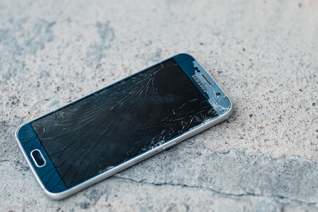 Cómo reparar la pantalla de tu teléfono celular rota